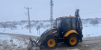 GAZİANTEP BÜYÜKŞEHİR’DEN KÖY YOLLARINDA YOĞUN KARLA MÜCADELE